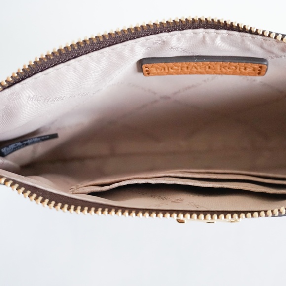 Michael Kors Fulton LG MK TZ Brown Wristlet - Picture 6 of 8